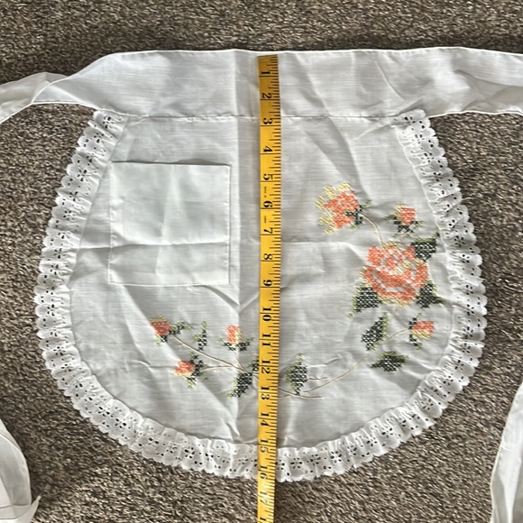 Vintage Apron with Cross stitch - Picture 2 of 5